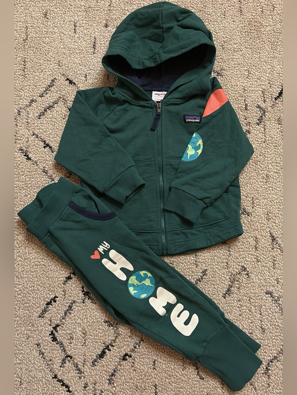 Patagonia Kids Green Hoodie & Joggers Set - 'Love My Home' Graphic 2T EUC